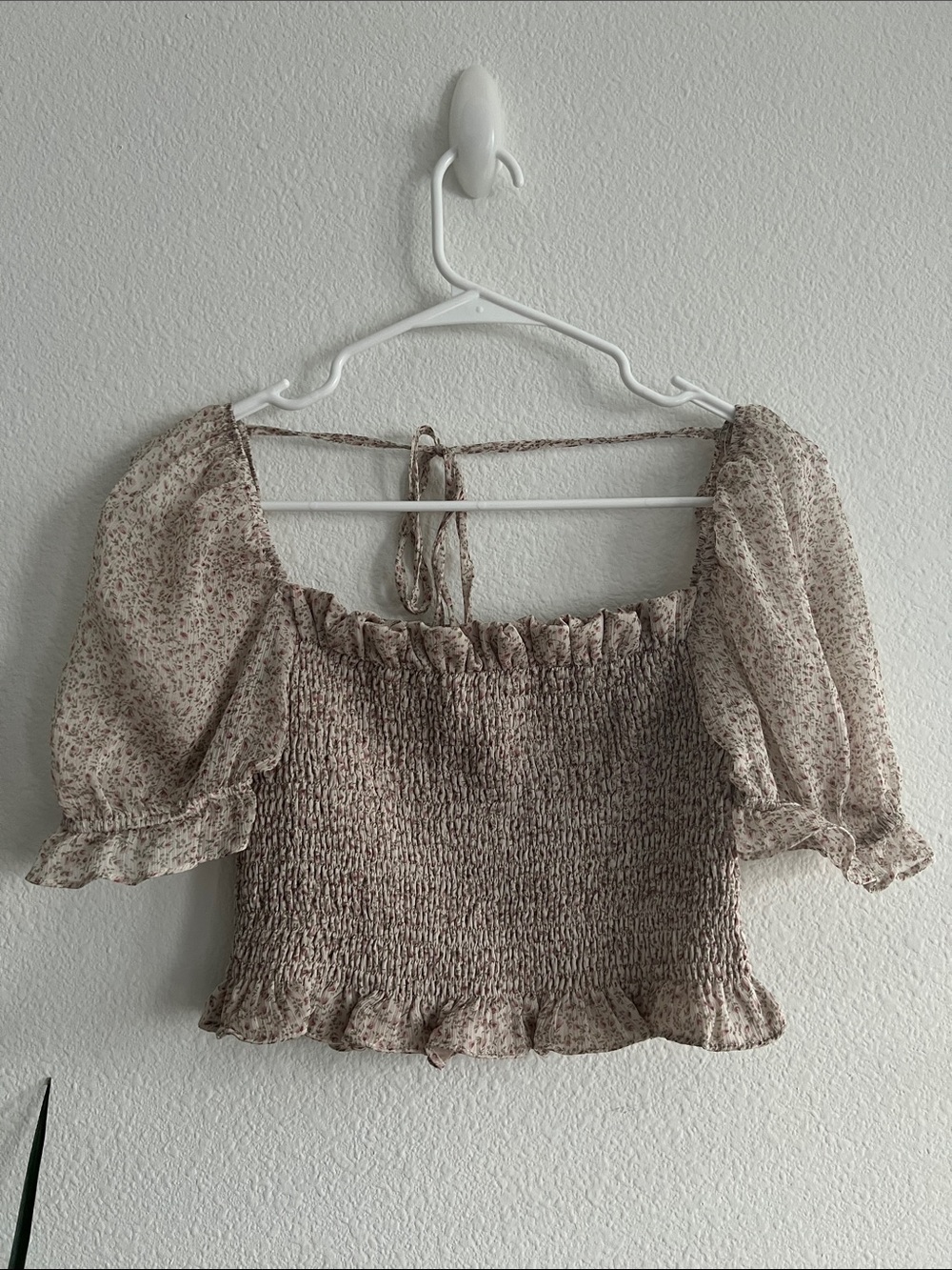 Dress Forum Stretchy Floral Back Tie Top (S)